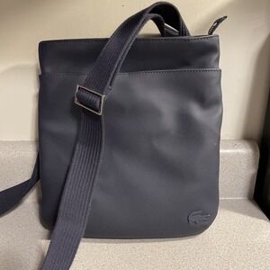 Lacoste Men's Classic Petite Pique Bag Dark Blue Read